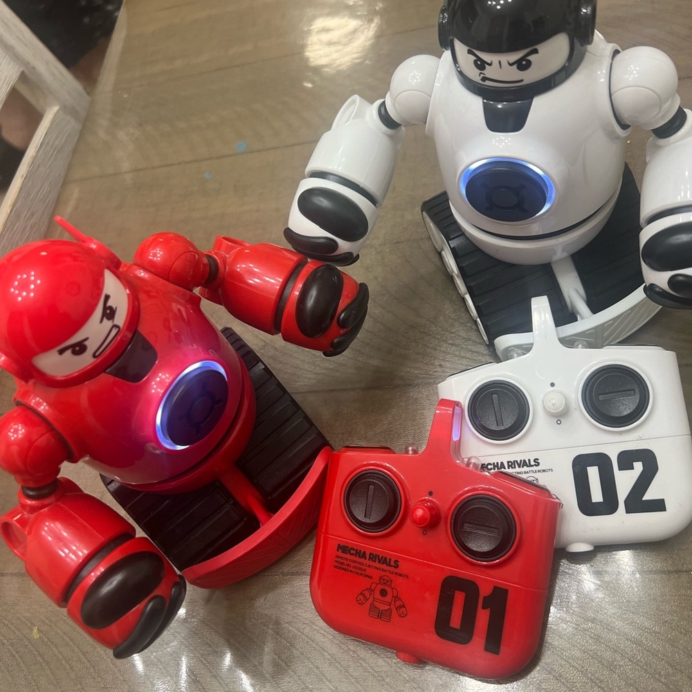 Sharper Image Mecha Rivals Remote Control Robot Duo - Picture 2 of 4